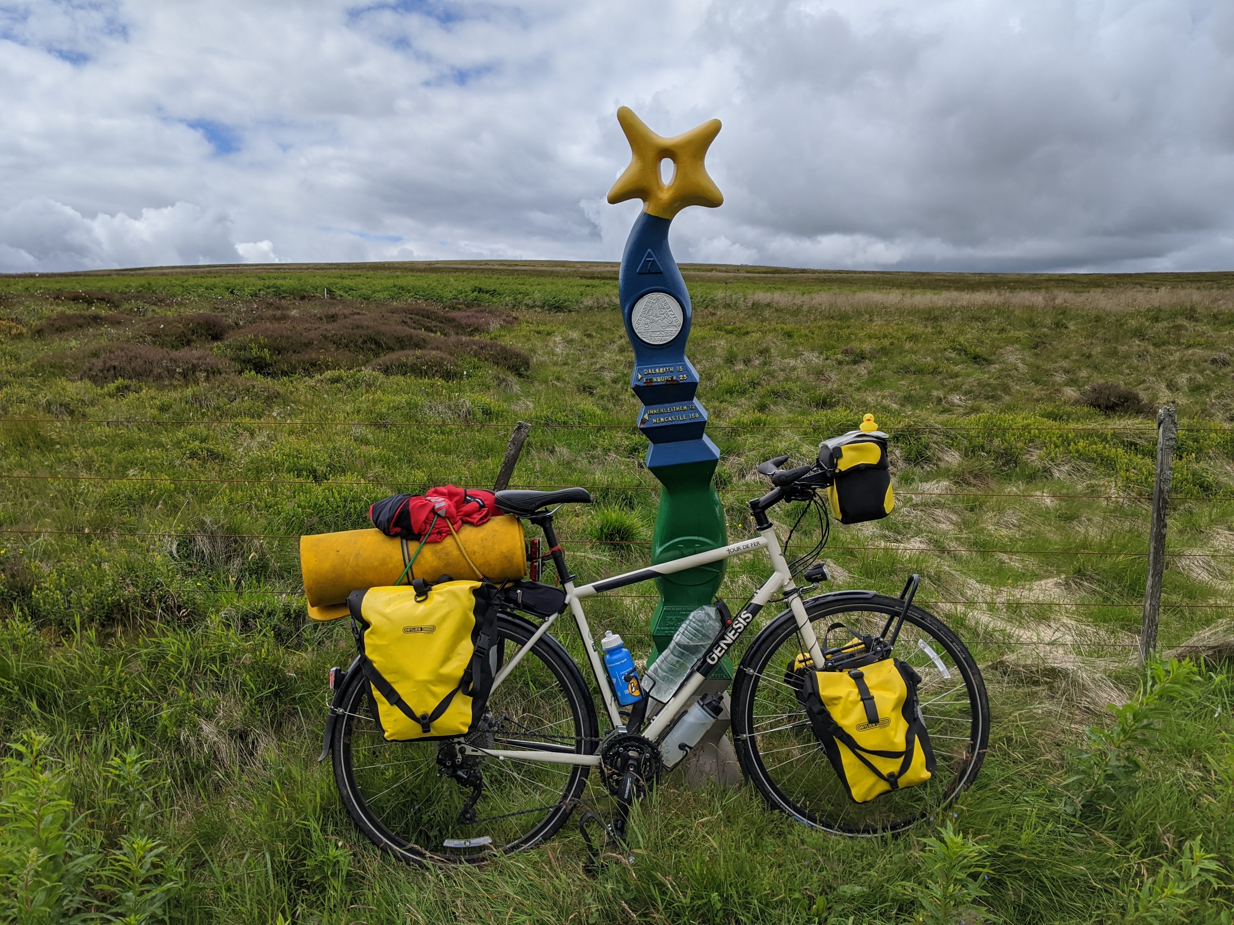 National cycleway post before Edinburgh